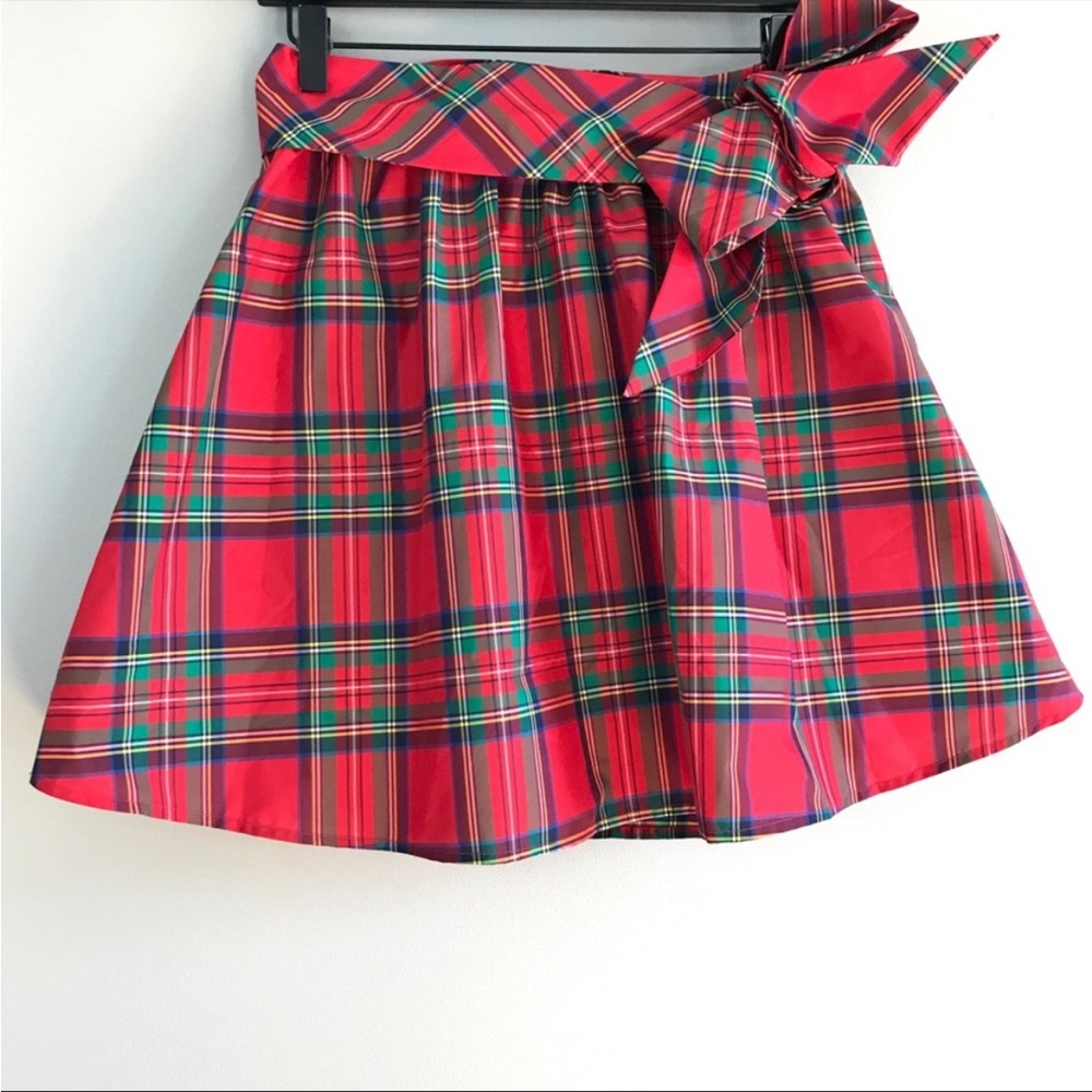 Gorgeous Vineyard Vines jolly plaid skirt, perfect for the holidays!